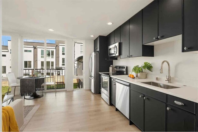 Photo - 913 28th Ave S