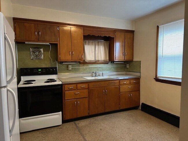 Photo - 2nd Floor 1 Bed 1 Bath Mechanicsburg Schoo... Unit D