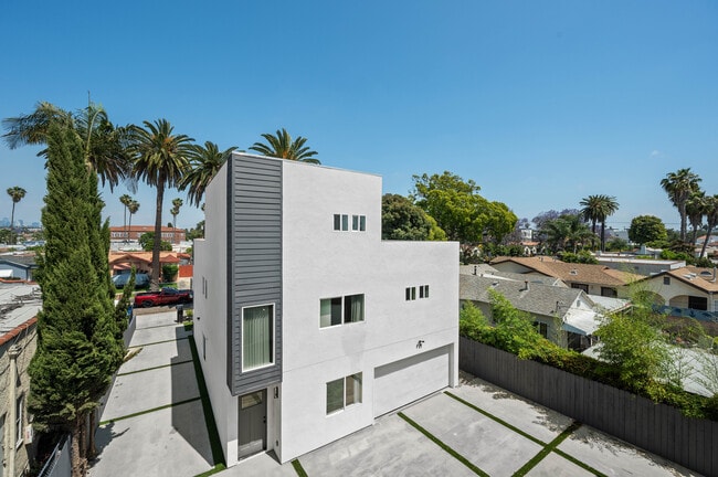 Photo - 2937 West Blvd Unit 2937 1/2
