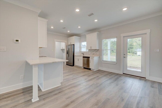 Photo - 14 Alexander Way