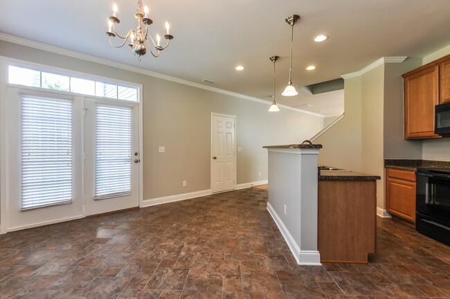 Photo - 130 Norwich Dr