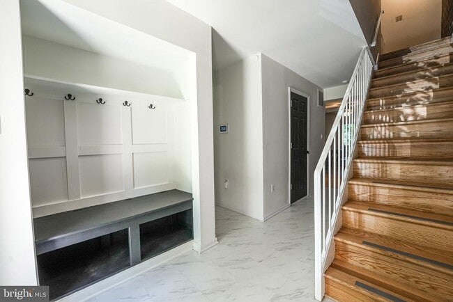 Photo - 4908 Sauquoit Ln