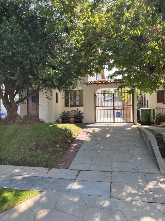 400 S Citrus Ave