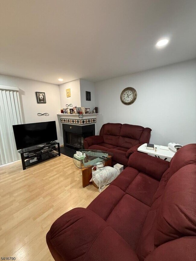 Photo - 195 Matlook Pl