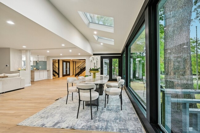 Photo - 10 Oakridge Ave