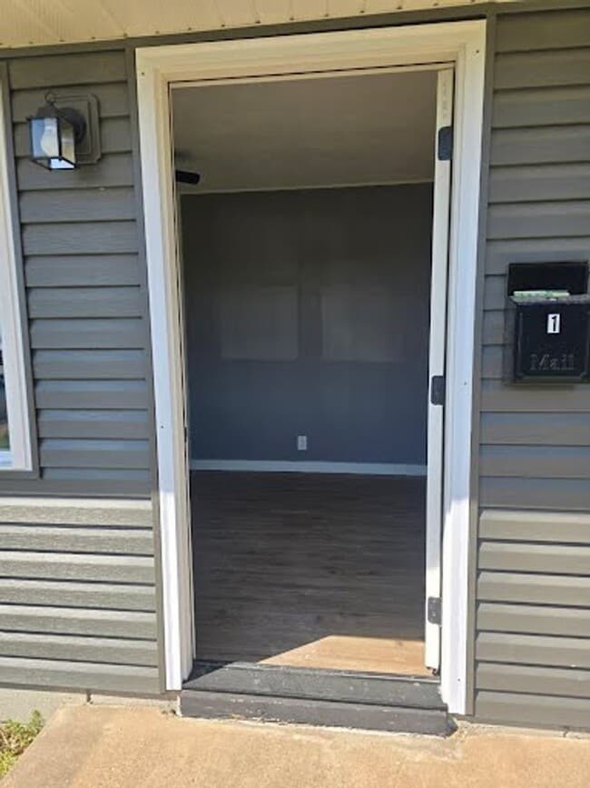 Newly Renovated 1 bed 1 bath - Newly Renovated 1 bed 1 bath Unit 1