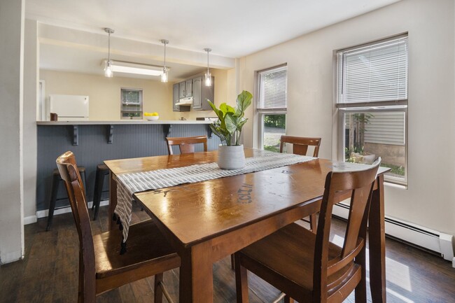 213-215 Columbia St - 213-215 Columbia St Unit Apt 2
