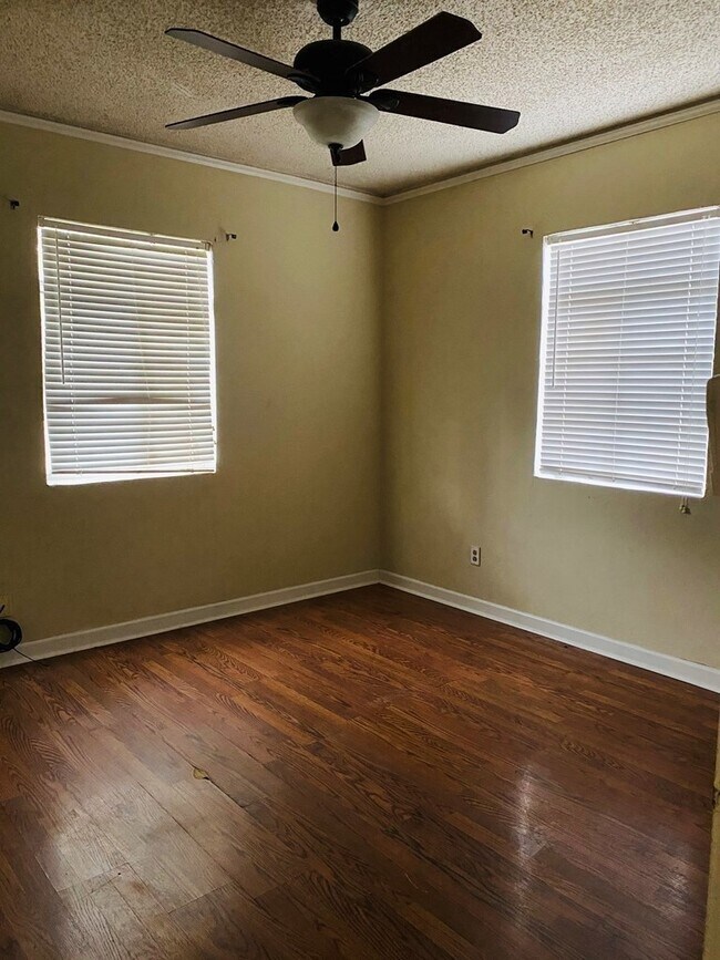 Photo - 1926 W Adams St