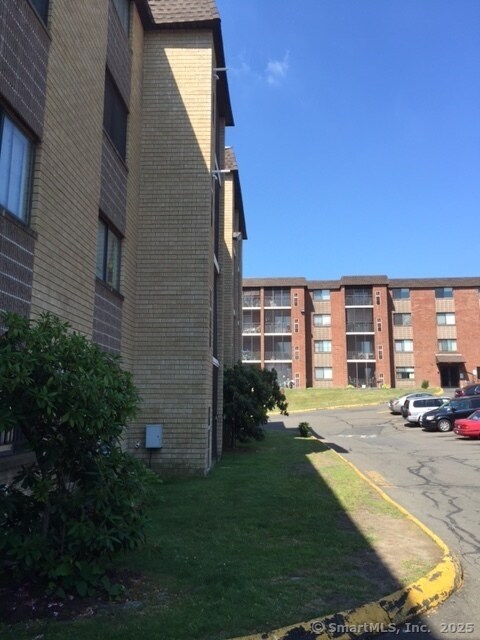 Photo - 460 Savin Ave