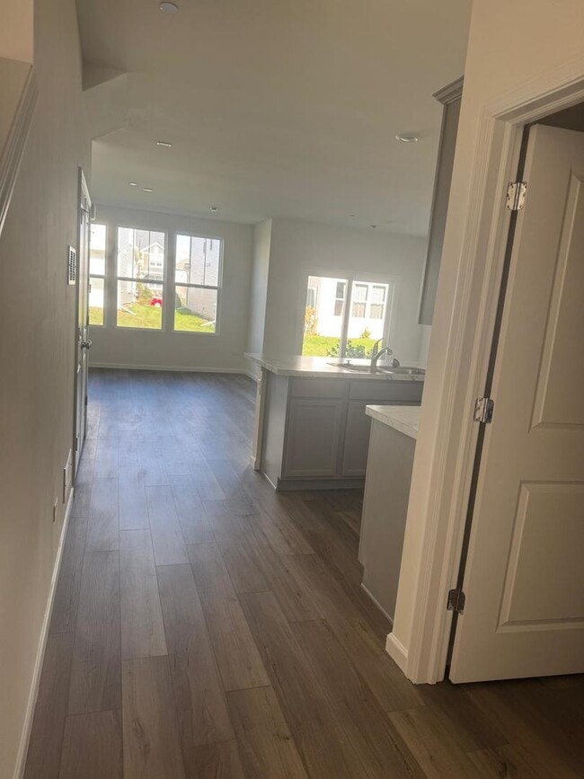 Photo - 5928 Hawkweed Dr