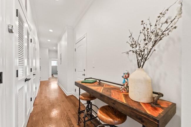 Photo - 840 W Erie St Unit 4