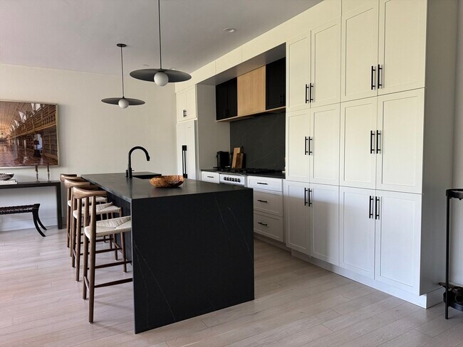 Photo - 264 Maverick St Unidad 5