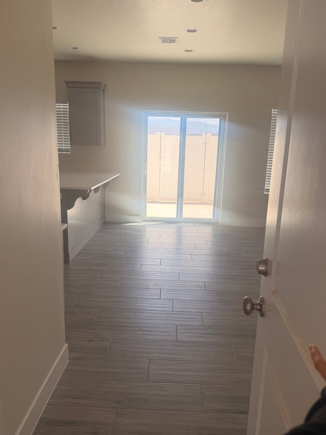 Photo - 51 S 4375 W