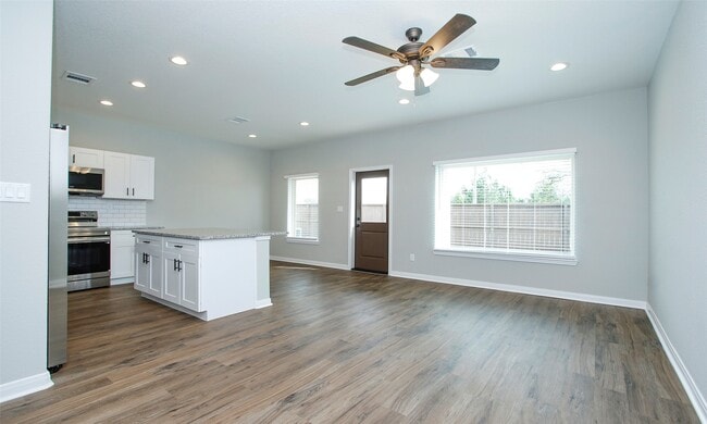 Building Photo - 14010 Longstreet Rd
