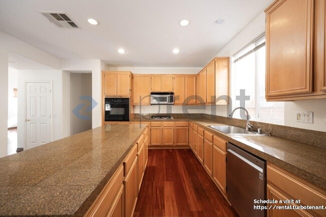 Photo - 740 Kirkwall Dr