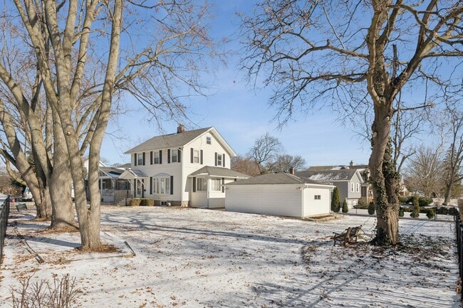 Photo - 713 Warrenville Rd