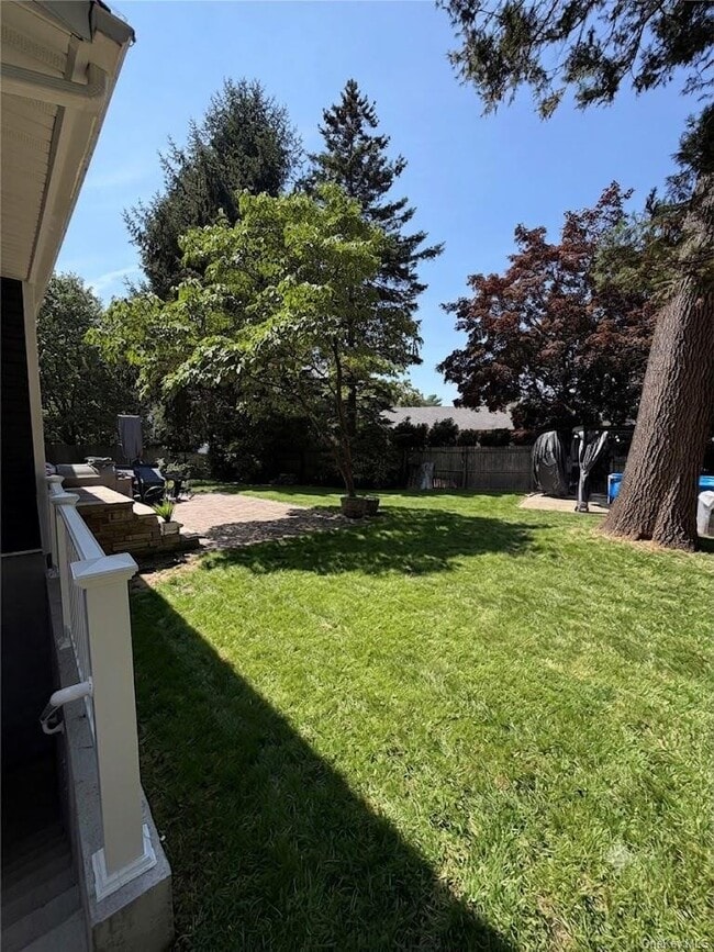 6 Raphael St
