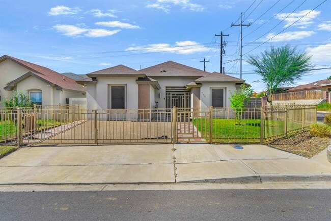 Building Photo - 902 La Rosita