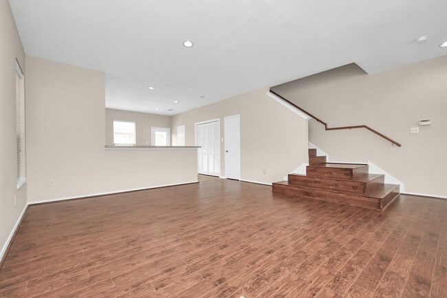 Building Photo - 8045 Ellinger Ln