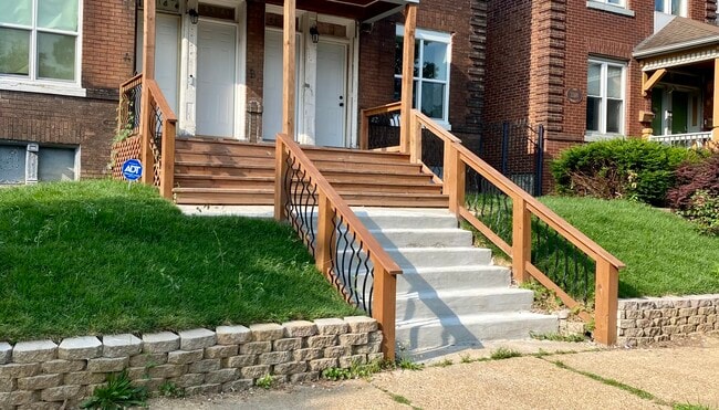 Building Photo - 3314 Sidney St