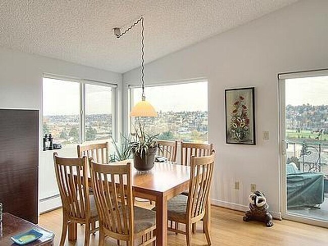 Photo - Luo Zhong Triplex Unit 2652