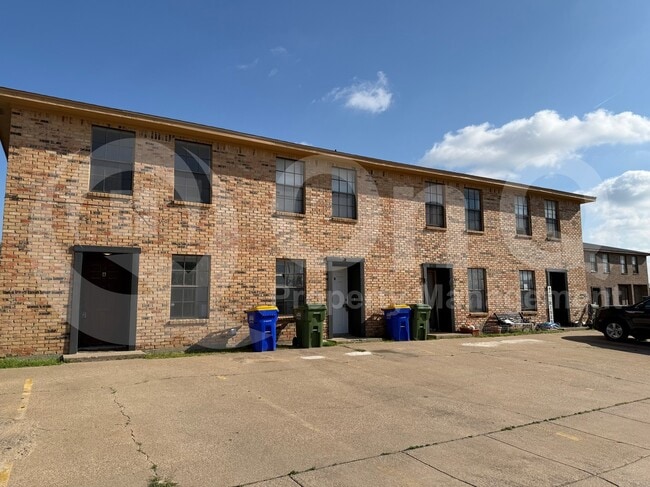 Building Photo - 8108 Foxfire Ln