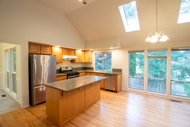 Photo - 4bd/2.75ba Sammamish Home