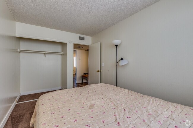 2HAB, 1BA - 640 ft² - Pine Village