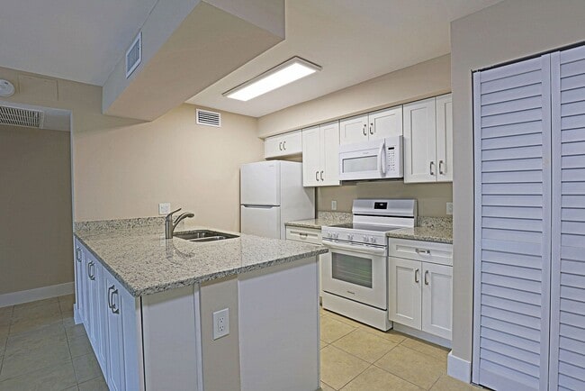 Photo - $ 250 OFF SECOND MONTH RENT AVAILABLE NOW GROUND FLOOR!! Unit 5307 Summerlin Road, 702