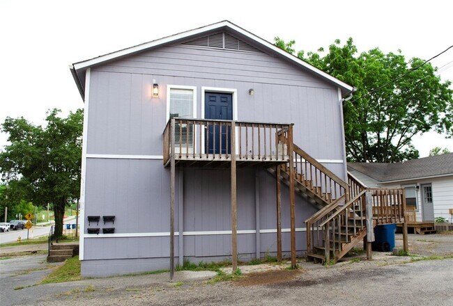 Photo - 428 SE G St Unit 3