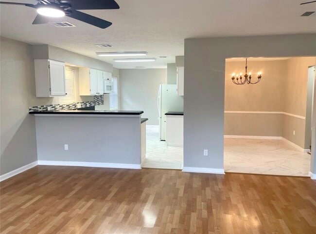 Photo - 5030 Valleyview Dr