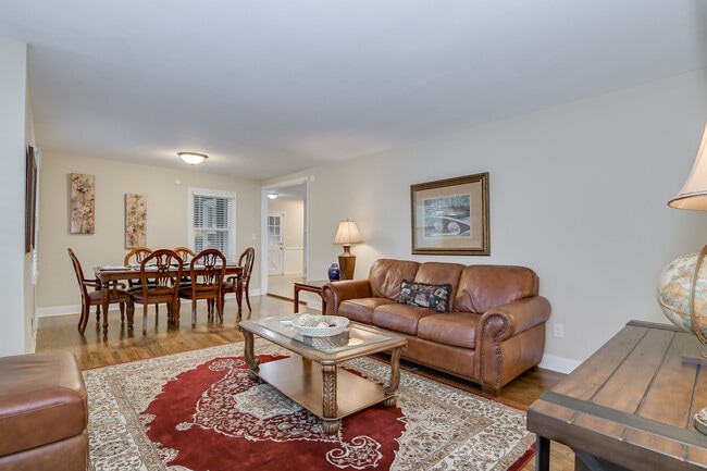 Photo - 2415 Apricot Ln