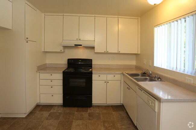 Saddleback Ranch Apartments