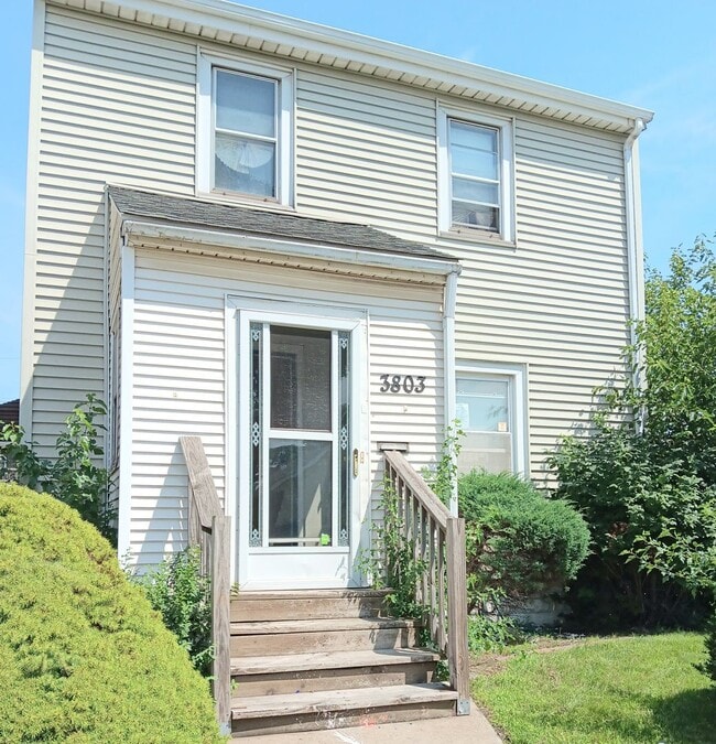 Photo - 3803 Drummond St House