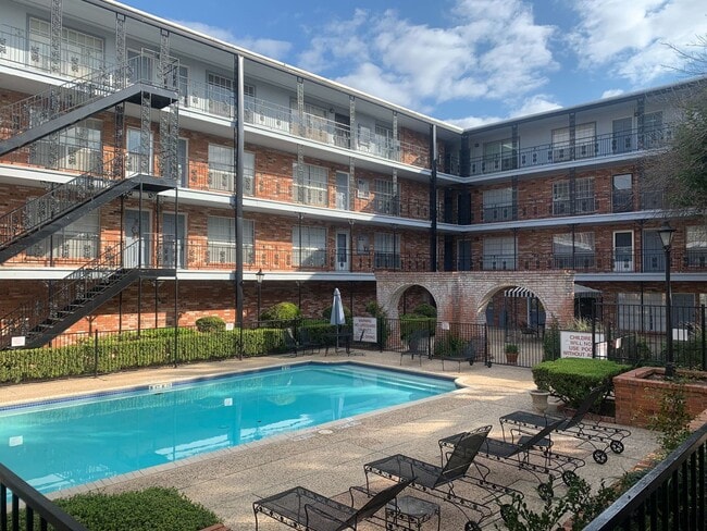 Building Photo - **COMING SOON** Charming Upstairs 1-Bedroo...