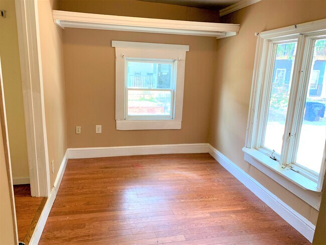 Photo - 569 10th St NW