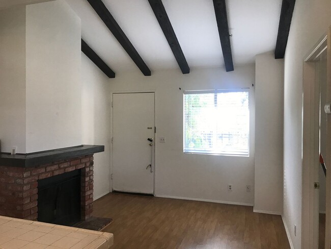 Photo - Stunning West Hills 1+1 Upper Unit