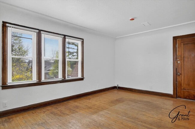 Photo - 10345-10345 Crocuslawn Ave Unit 2 10343 upper