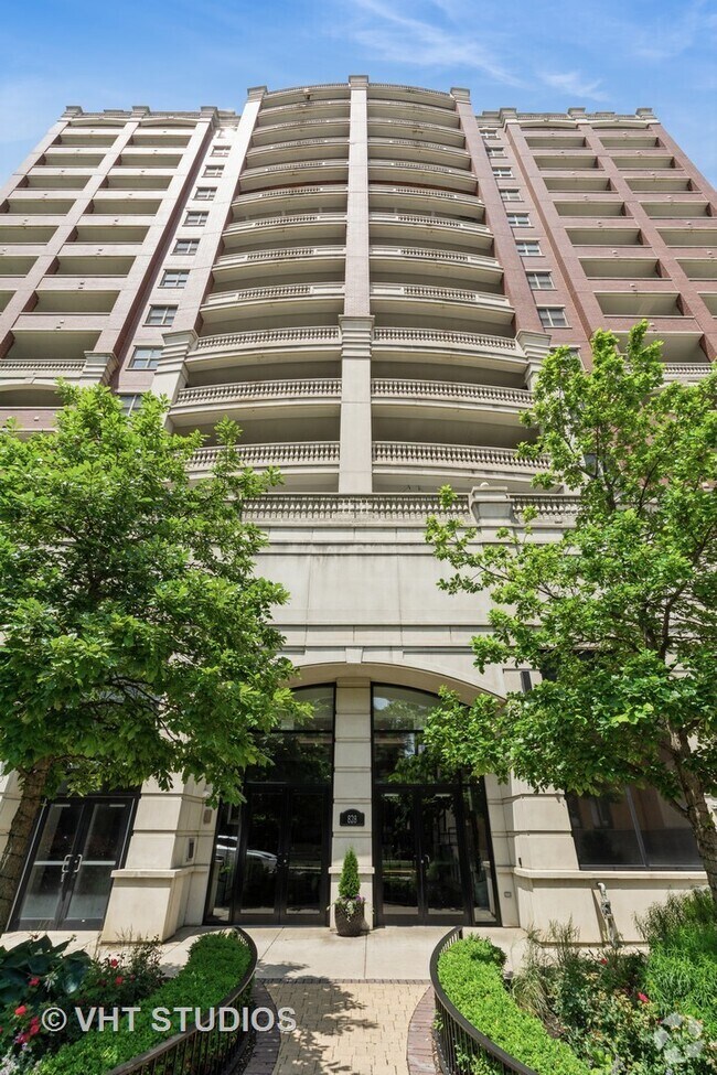 Building Photo - 828 W Grace St Unit 1304 Rental
