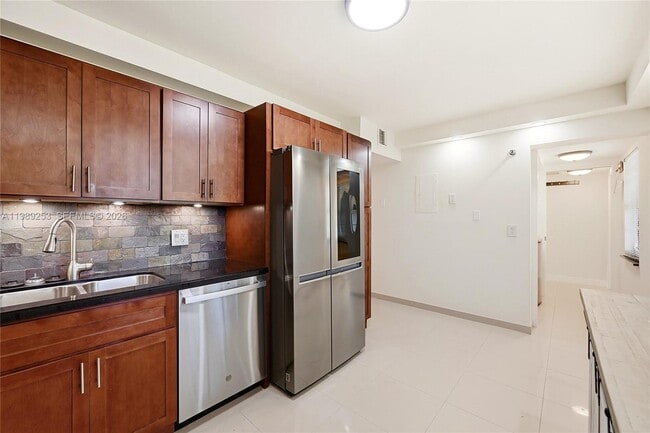 Building Photo - 3520 Oaks Way Unit 407