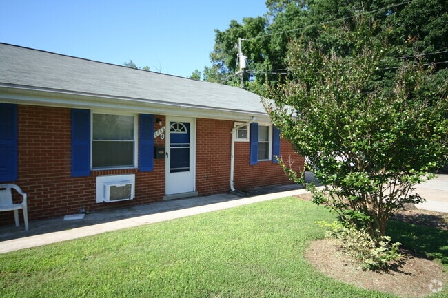 Building Photo - Renovated Apartment Near Duke West / W&D /... Unit 2006C