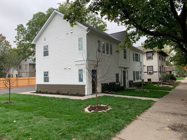 Photo - 2106 Fairmont St SE