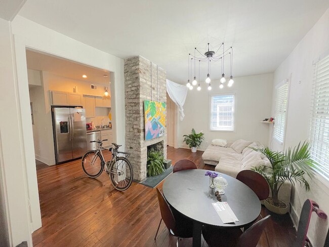 Photo - 612 E Henry St Unit B