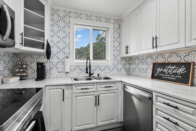 Photo - 3021 Botany St