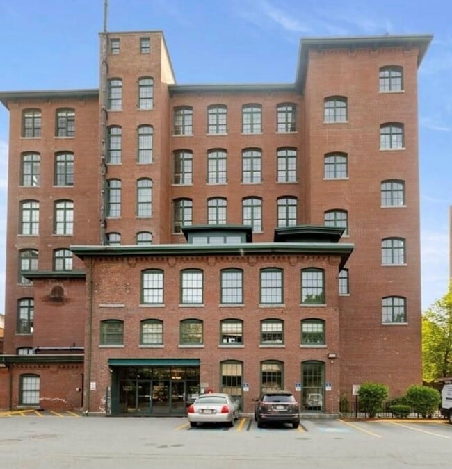Building Photo - 200 Market St Rental