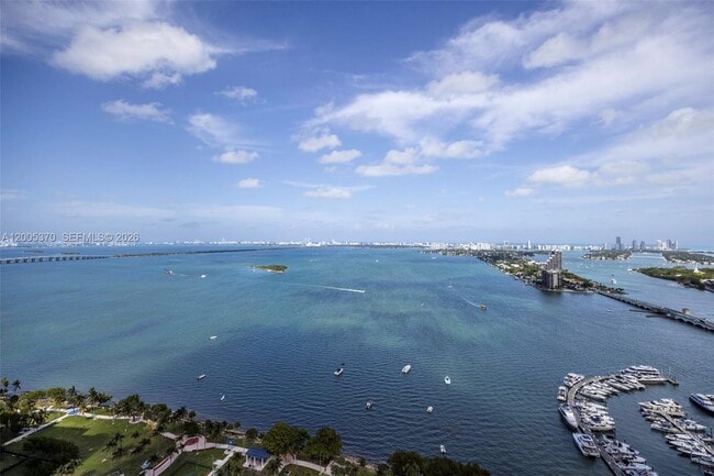 Building Photo - 1750 N Bayshore Dr Unit 01