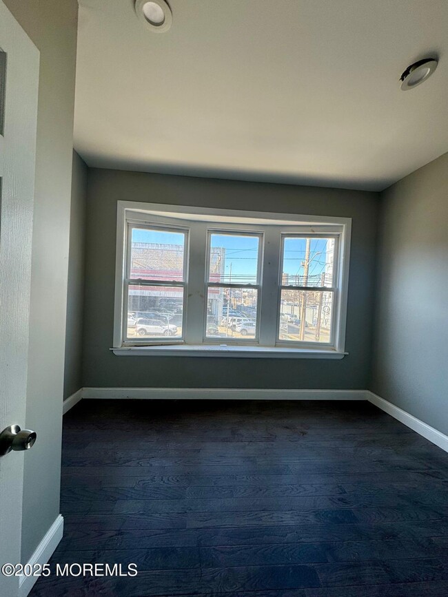 Building Photo - 219 Sussex Ave Unit #7 Rental