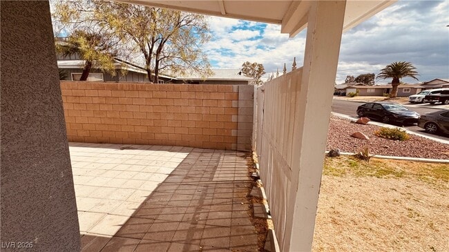 Photo - 201 Redstone St