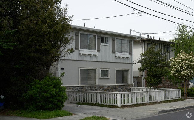 Building Photo - 806 Fulton St Rental