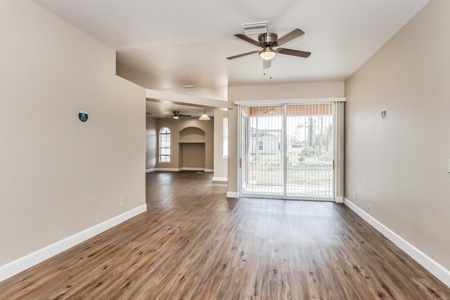 Photo - 7452 Battalla Rd